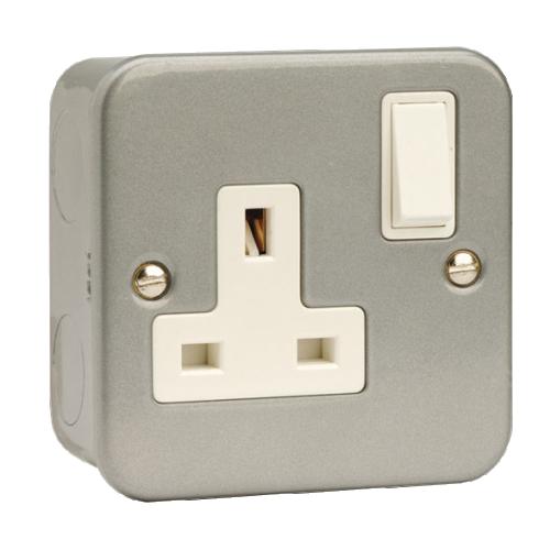 CLICK METALCLAD CL035 1G 13A DP SWITCH SOCKET