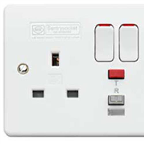 MK K6233WHI LOGIC 13A 2G SP 30MA RCD PROTECTED SOCKET
